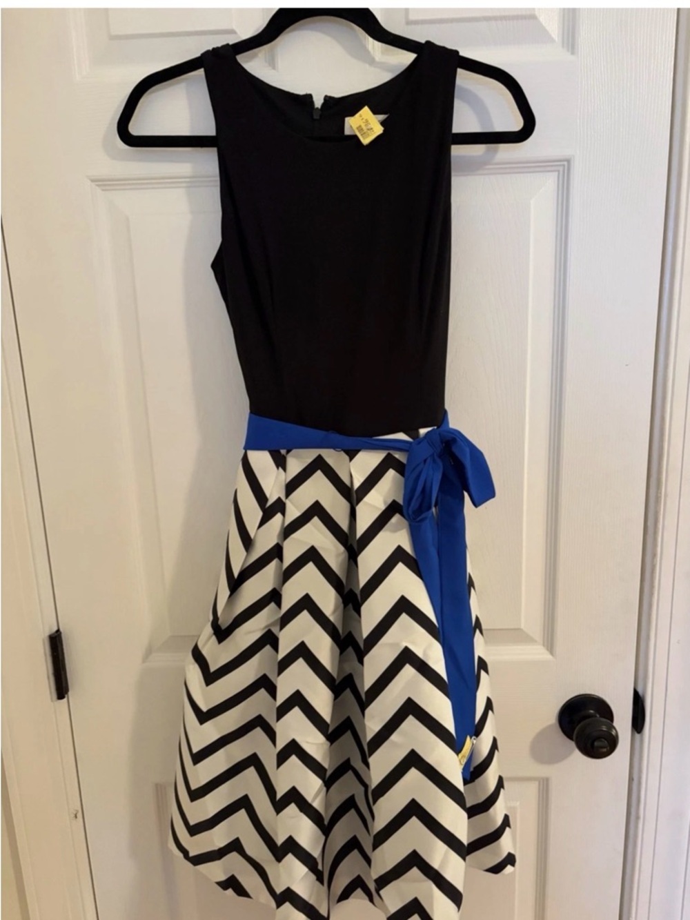 Eliza J Formal Black Cocktail Dress Chevron Stripe Size 4 EUC